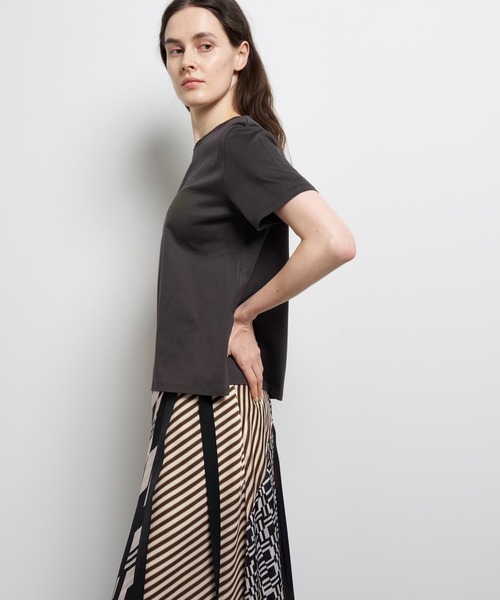 LANVIN en Bleu（ランバンオンブルー）の「ワンポイントスクエアロゴTシャツ（Tシャツ/カットソー・レディース・ブラック/ベージュ/チャコールグレー/ピンク/オフホワイト・38）」の20枚目の写真