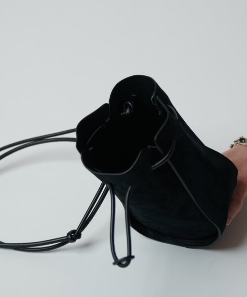 ITTI(イッチ)の「HERRIE KINCHAKU POUCH - GPM / MOSSA LDN(ショルダーバッグ・メンズ・ブラック/キャメル・FREE)」の13枚目の写真