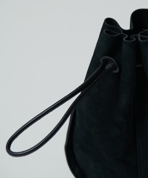 ITTI(イッチ)の「HERRIE KINCHAKU POUCH - GPM / MOSSA LDN(ショルダーバッグ・メンズ・ブラック/キャメル・FREE)」の5枚目の写真