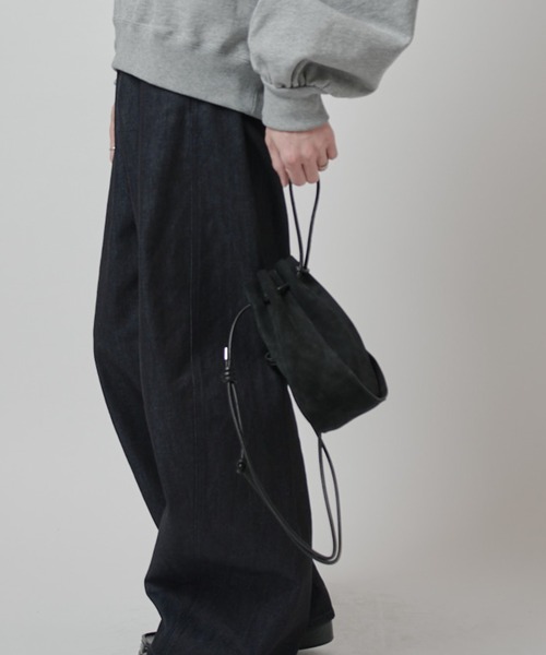 ITTI(イッチ)の「HERRIE KINCHAKU POUCH - GPM / MOSSA LDN(ショルダーバッグ・メンズ・ブラック/キャメル・FREE)」の8枚目の写真