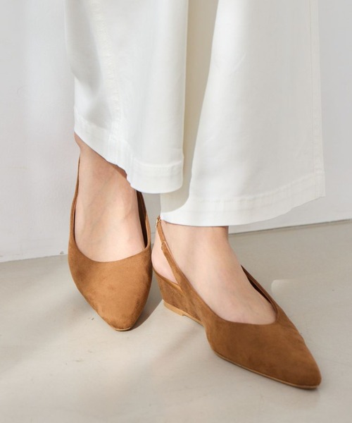 BARNYARDSTORM（バンヤードストーム）の「BARNYARDSTORM / ストラップウェッジパンプス【一部店舗限定サイズ】（パンプス・レディース・キャメル/ブラック・37/38/36）」の16枚目の写真