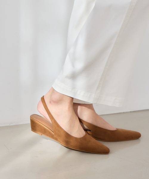 BARNYARDSTORM（バンヤードストーム）の「BARNYARDSTORM / ストラップウェッジパンプス【一部店舗限定サイズ】（パンプス・レディース・キャメル/ブラック・37/38/36）」の18枚目の写真