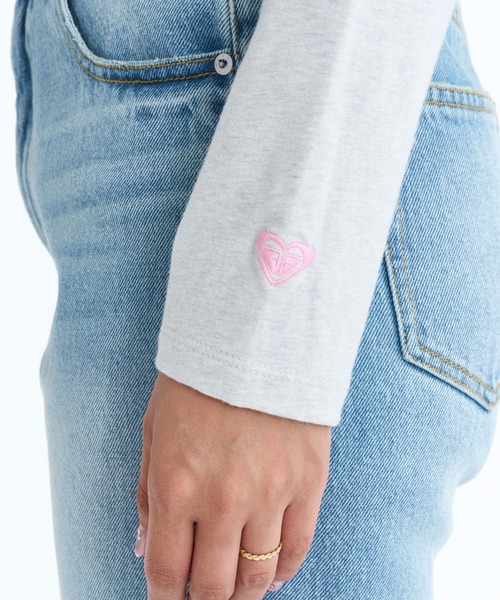 ROXY(ロキシー)の「ROXY ウィメンズ ROXY WITH HEART L/S TEE 長袖Tシャツ ロンT 丈短め【2026年春夏モデル】/ロキシークロップド丈・ショート丈トップス(Tシャツ/カットソー・レディース・ナチュラル/レッド/グレー・LARGE/MEDIUM)」の9枚目の写真