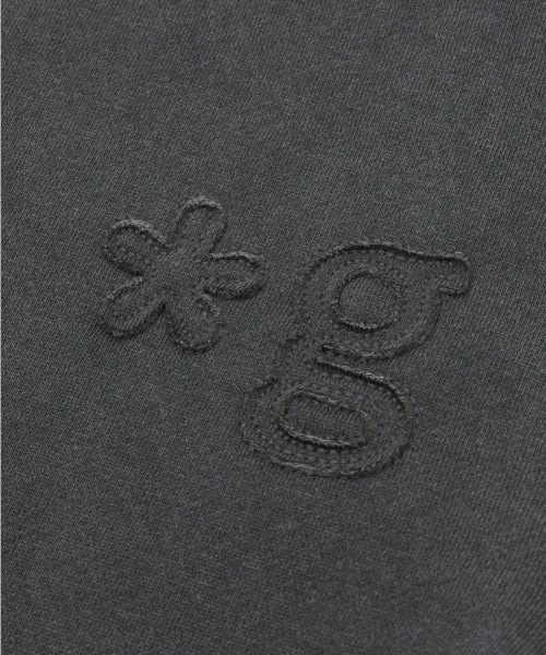 GRUNDEN（グルンデン）の「SIGNATURE LOGO VINTAGE LAYERED TOP (CHARCOAL)（スウェット・レディース・その他・unisex M/unisex L）」の2枚目の写真