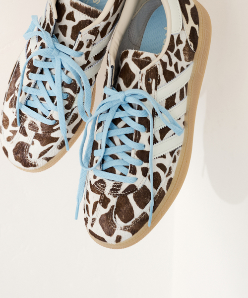 FRAMeWORK（フレームワーク）の「ADIDAS/アディダス HANDBALL SPEZIAL W ジラフ（スニーカー・レディース・モカ・25cm/24cm/23cm）」の2枚目の写真