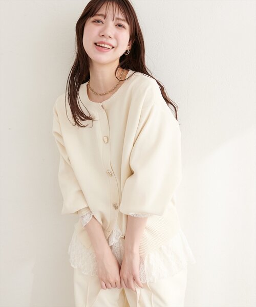 natural couture（ナチュラルクチュール）の「キーネックポリカーデ（カーディガン/ボレロ・レディース・レッド/チャコールグレー/オフホワイト/サックスブルー/グレイッシュベージュ・FREE）」の10枚目の写真