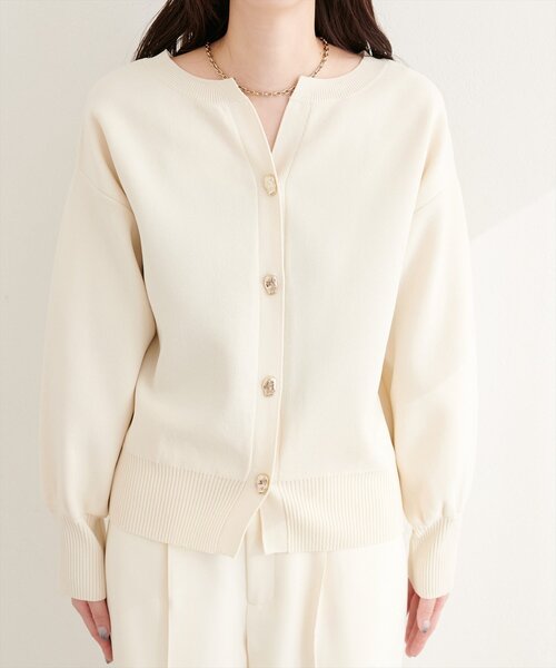 natural couture（ナチュラルクチュール）の「キーネックポリカーデ（カーディガン/ボレロ・レディース・レッド/チャコールグレー/オフホワイト/サックスブルー/グレイッシュベージュ・FREE）」の12枚目の写真