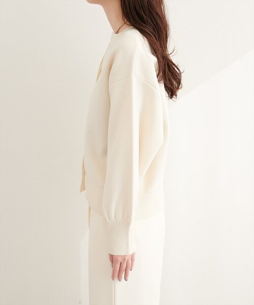 natural couture（ナチュラルクチュール）の「キーネックポリカーデ（カーディガン/ボレロ・レディース・レッド/チャコールグレー/オフホワイト/サックスブルー/グレイッシュベージュ・FREE）」の13枚目の写真