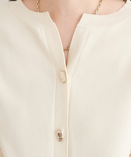 natural couture（ナチュラルクチュール）の「キーネックポリカーデ（カーディガン/ボレロ・レディース・レッド/チャコールグレー/オフホワイト/サックスブルー/グレイッシュベージュ・FREE）」の15枚目の写真