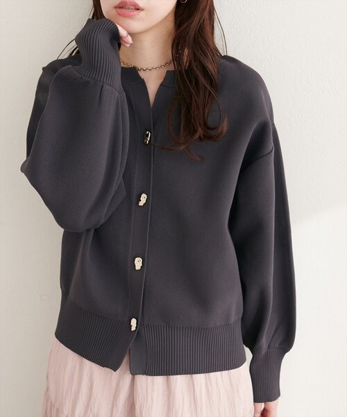 natural couture（ナチュラルクチュール）の「キーネックポリカーデ（カーディガン/ボレロ・レディース・レッド/チャコールグレー/オフホワイト/サックスブルー/グレイッシュベージュ・FREE）」の20枚目の写真