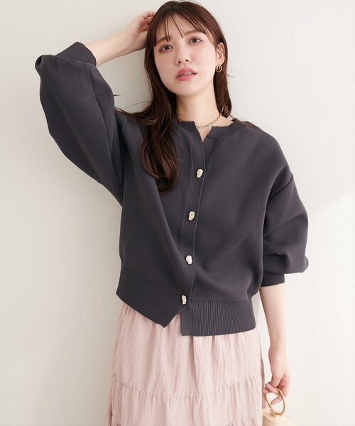 natural couture（ナチュラルクチュール）の「キーネックポリカーデ（カーディガン/ボレロ・レディース・レッド/チャコールグレー/オフホワイト/サックスブルー/グレイッシュベージュ・FREE）」の22枚目の写真