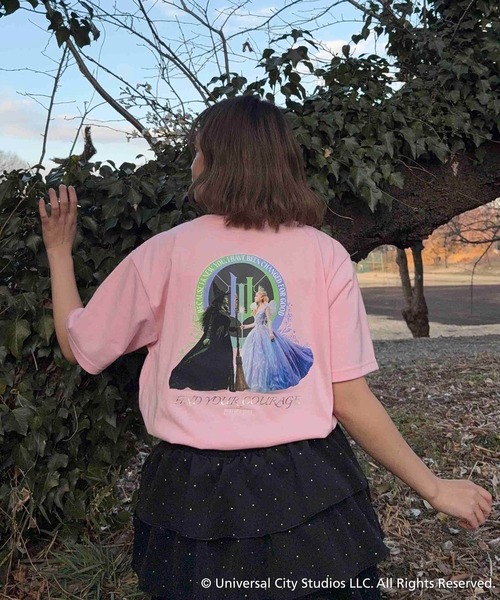 AS KNOW AS plus(アズノゥアズプラス)の「〇アクリルキーホルダー付き WICKED Tシャツ 【WICKED/ウィキッド】(Tシャツ/カットソー・レディース・グリーン/ピンク/オフホワイト/チャコールグレー・FREE)」の7枚目の写真