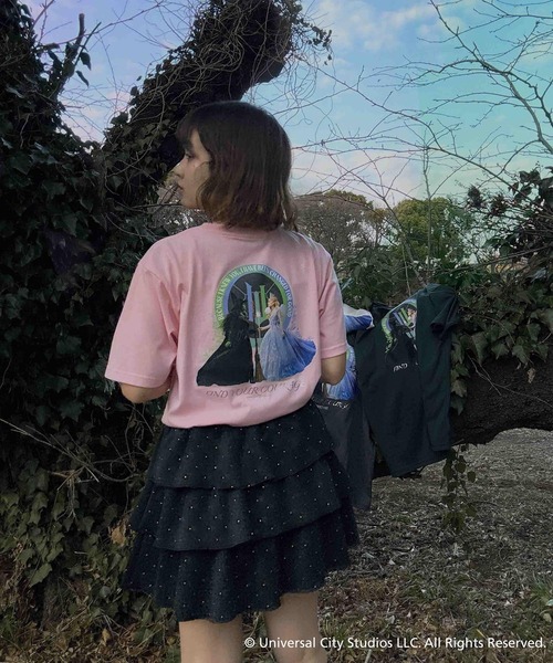 AS KNOW AS plus(アズノゥアズプラス)の「〇アクリルキーホルダー付き WICKED Tシャツ 【WICKED/ウィキッド】(Tシャツ/カットソー・レディース・グリーン/ピンク/オフホワイト/チャコールグレー・FREE)」の8枚目の写真