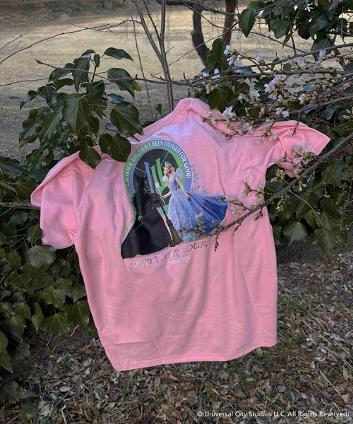 AS KNOW AS plus(アズノゥアズプラス)の「〇アクリルキーホルダー付き WICKED Tシャツ 【WICKED/ウィキッド】(Tシャツ/カットソー・レディース・グリーン/ピンク/オフホワイト/チャコールグレー・FREE)」の12枚目の写真