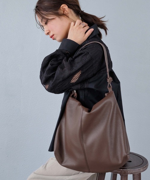murea(ミュレア)の「センターラインステッチショルダーバッグ(ショルダーバッグ・レディース・ブラック/ブラウン/ベージュ・FREE)」の8枚目の写真