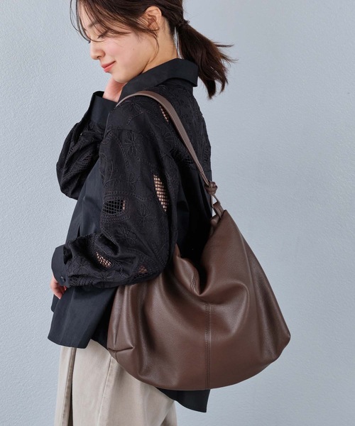 murea(ミュレア)の「センターラインステッチショルダーバッグ(ショルダーバッグ・レディース・ブラック/ブラウン/ベージュ・FREE)」の10枚目の写真