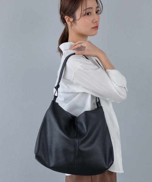 murea(ミュレア)の「センターラインステッチショルダーバッグ(ショルダーバッグ・レディース・ブラック/ブラウン/ベージュ・FREE)」の15枚目の写真