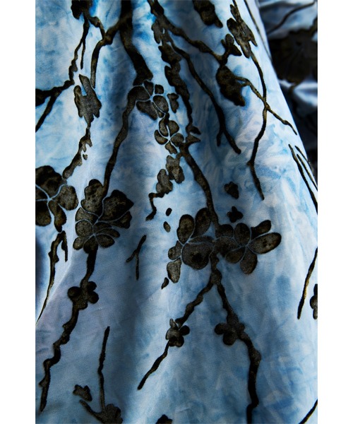 Desigual(デシグアル)の「ボタニカルデボレシャツ ブルー(Tシャツ/カットソー・レディース・ブルー・S/XL/XS/M/L)」の2枚目の写真