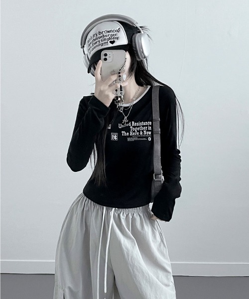 Emilie(エミリー)の「フロントプリント コンパクトロンT(Tシャツ/カットソー・レディース・ピンク/アイボリー/ブラック/カーキ・FREE)」の3枚目の写真