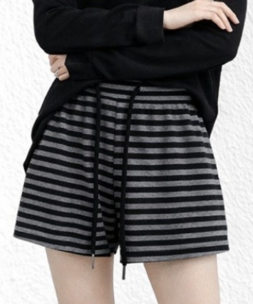 NANEA(ナネア)の「ボーダーショートパンツ(その他パンツ・レディース・ホワイト/グレー・MEDIUM)」の1枚目の写真