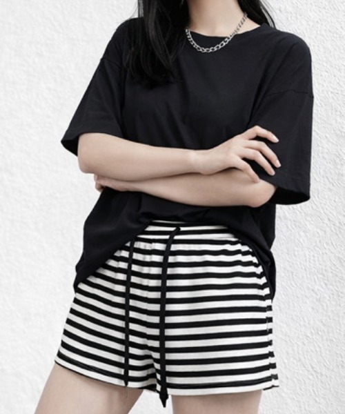 NANEA(ナネア)の「ボーダーショートパンツ(その他パンツ・レディース・ホワイト/グレー・MEDIUM)」の4枚目の写真