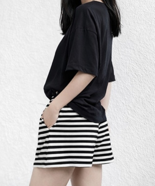 NANEA(ナネア)の「ボーダーショートパンツ(その他パンツ・レディース・ホワイト/グレー・MEDIUM)」の3枚目の写真