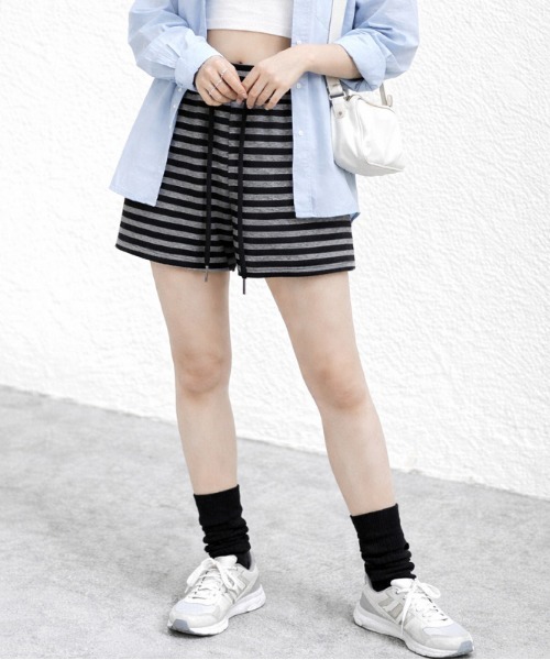 NANEA(ナネア)の「ボーダーショートパンツ(その他パンツ・レディース・ホワイト/グレー・MEDIUM)」の11枚目の写真