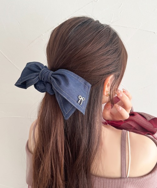 apres jour（アプレジュール）の「【apres jour×ARIAZ】プレートツキデニムシュシュ（シュシュ・レディース・インディゴブルー/グレー・FREE）」の6枚目の写真