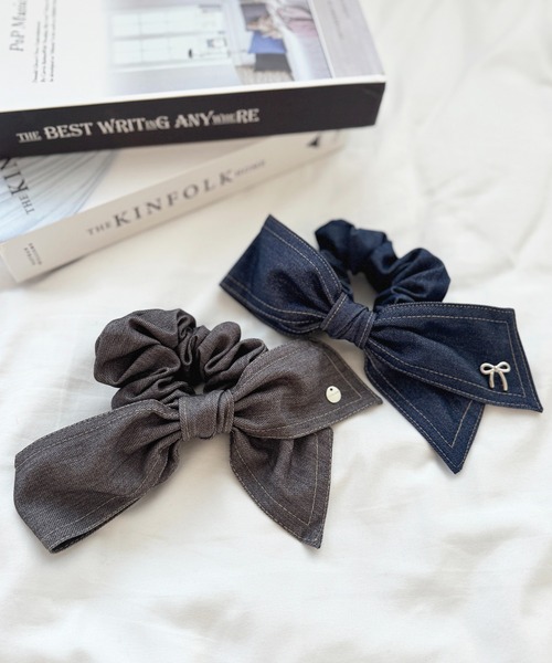 apres jour（アプレジュール）の「【apres jour×ARIAZ】プレートツキデニムシュシュ（シュシュ・レディース・インディゴブルー/グレー・FREE）」の3枚目の写真