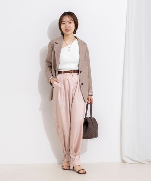 NOLLEY’S（ノーリーズ）の「【一部店舗＆WEB限定カラー】ウォッシャブル高機能サテン裾タブ付きパンツ（その他パンツ・レディース・ベビーピンク/ベージュ/イエロー・38/36）」の4枚目の写真