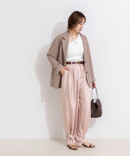 NOLLEY’S（ノーリーズ）の「【一部店舗＆WEB限定カラー】ウォッシャブル高機能サテン裾タブ付きパンツ（その他パンツ・レディース・ベビーピンク/ベージュ/イエロー・38/36）」の6枚目の写真