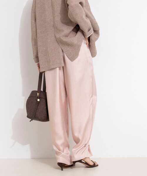 NOLLEY’S（ノーリーズ）の「【一部店舗＆WEB限定カラー】ウォッシャブル高機能サテン裾タブ付きパンツ（その他パンツ・レディース・ベビーピンク/ベージュ/イエロー・38/36）」の8枚目の写真