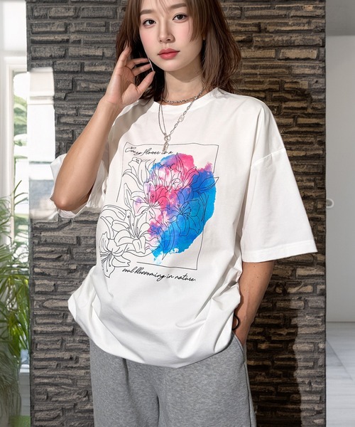 Candlestick(キャンドルスティック)の「グラフィック アート ワイドシルエット 裾ドロスト ストレッチ 半袖Tシャツ(Tシャツ/カットソー・レディース・ホワイト/ブラック・M/L)」の2枚目の写真