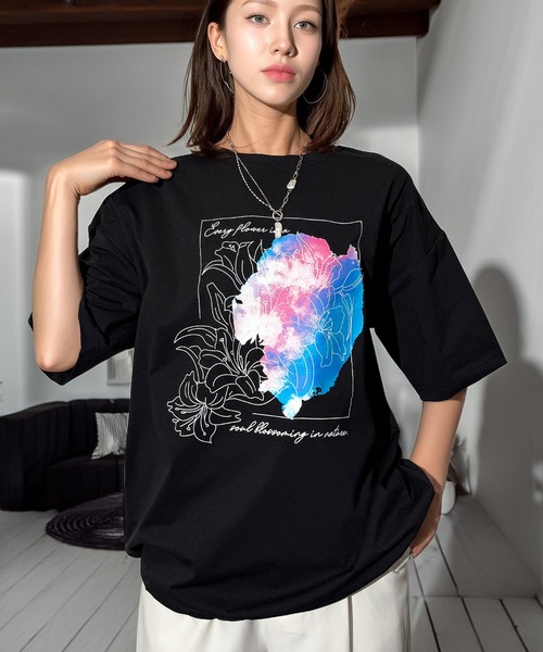 Candlestick(キャンドルスティック)の「グラフィック アート ワイドシルエット 裾ドロスト ストレッチ 半袖Tシャツ(Tシャツ/カットソー・レディース・ホワイト/ブラック・M/L)」の1枚目の写真