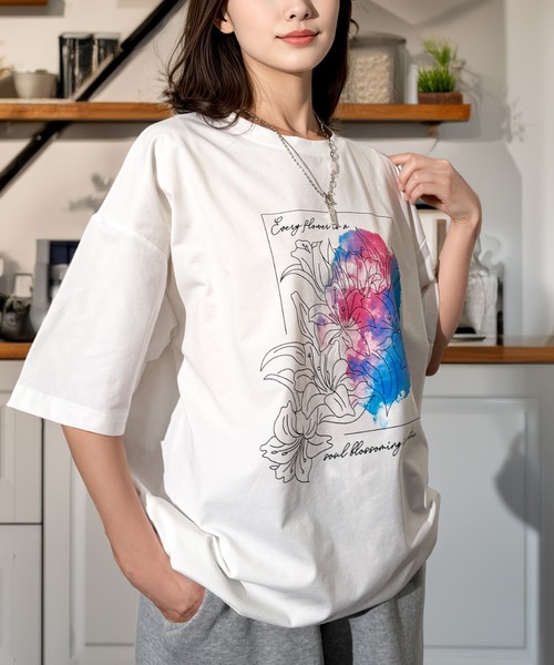 Candlestick(キャンドルスティック)の「グラフィック アート ワイドシルエット 裾ドロスト ストレッチ 半袖Tシャツ(Tシャツ/カットソー・レディース・ホワイト/ブラック・M/L)」の3枚目の写真