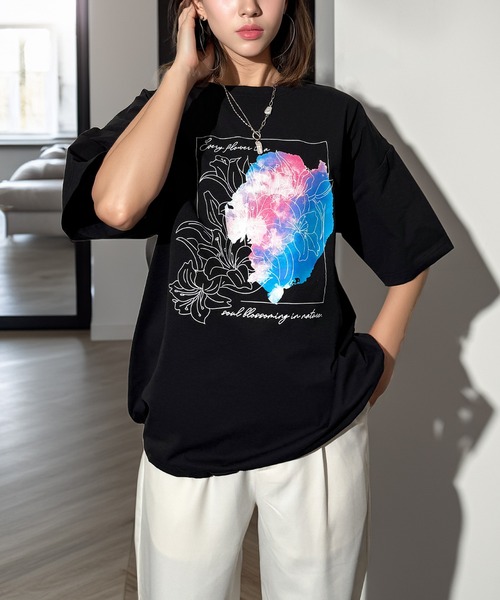 Candlestick(キャンドルスティック)の「グラフィック アート ワイドシルエット 裾ドロスト ストレッチ 半袖Tシャツ(Tシャツ/カットソー・レディース・ホワイト/ブラック・M/L)」の5枚目の写真
