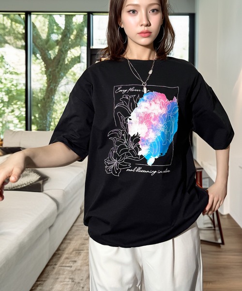 Candlestick(キャンドルスティック)の「グラフィック アート ワイドシルエット 裾ドロスト ストレッチ 半袖Tシャツ(Tシャツ/カットソー・レディース・ホワイト/ブラック・M/L)」の6枚目の写真