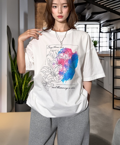 Candlestick(キャンドルスティック)の「グラフィック アート ワイドシルエット 裾ドロスト ストレッチ 半袖Tシャツ(Tシャツ/カットソー・レディース・ホワイト/ブラック・M/L)」の16枚目の写真