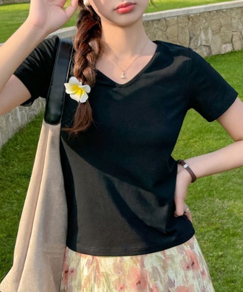 SallyLunn(サリーラン)の「【大人のベーシック】VネックTシャツ(Tシャツ/カットソー・レディース・ホワイト/ブラック/グリーン・MEDIUM/LARGE)」の1枚目の写真