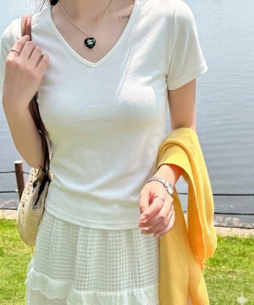 SallyLunn(サリーラン)の「【大人のベーシック】VネックTシャツ(Tシャツ/カットソー・レディース・ホワイト/ブラック/グリーン・MEDIUM/LARGE)」の9枚目の写真