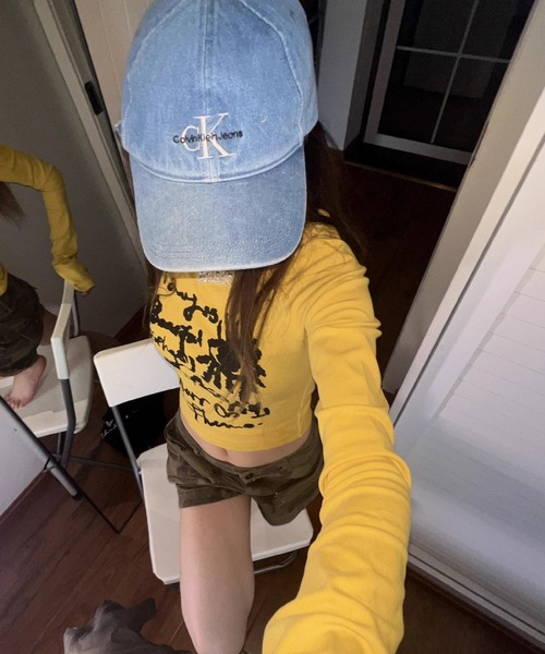 VIBGYOR(ヴィブジョー)の「【EIZZ/アイズ】スリムフィット クロップド グラフィック ロングスリーブ Tシャツ(Tシャツ/カットソー・レディース・イエロー・FREE)」の6枚目の写真