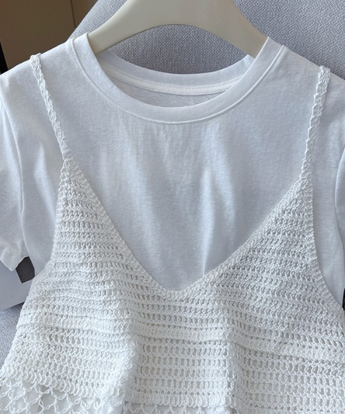 AMAJI（アマジ）の「【2点セット】クロシェ編み レースキャミ × Tシャツ / アンサンブル / レイヤード / 韓国ファッション / ガーリー / 2026 SS（Tシャツ/カットソー・レディース・グレー/ホワイト・FREE）」の3枚目の写真