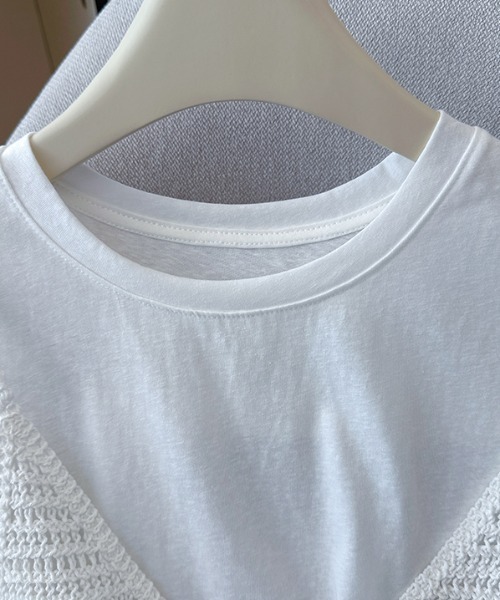 AMAJI（アマジ）の「【2点セット】クロシェ編み レースキャミ × Tシャツ / アンサンブル / レイヤード / 韓国ファッション / ガーリー / 2026 SS（Tシャツ/カットソー・レディース・グレー/ホワイト・FREE）」の4枚目の写真