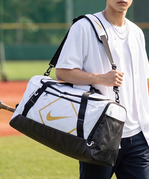 NIKE(ナイキ)の「【NIKE/ナイキ】ダイアモンドダッフルバッグ(ショルダーバッグ・メンズ・ブラック/ホワイト・FREE)」の2枚目の写真