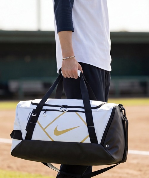 NIKE(ナイキ)の「【NIKE/ナイキ】ダイアモンドダッフルバッグ(ショルダーバッグ・メンズ・ブラック/ホワイト・FREE)」の4枚目の写真