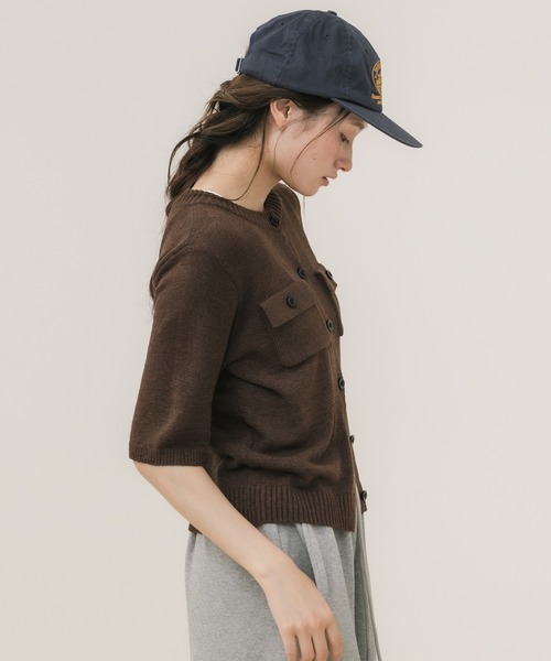 HEILIS（ヘイリス）の「テープヤーンニットカーデ / 半袖ニット 半袖カーディガン サマーニット 赤ニット クルーネック ニットカーデ 配色ボタン ポケットデザイン テープヤーン ショート丈 羽織り レディース 大人カジュアル シンプル 春服 夏服 秋服 韓国 デイリー お出かけ オフィスカジュアル（カーディガン/ボレロ・レディース・ブラウン/グレー/レッド/アイボリー・FREE）」の20枚目の写真