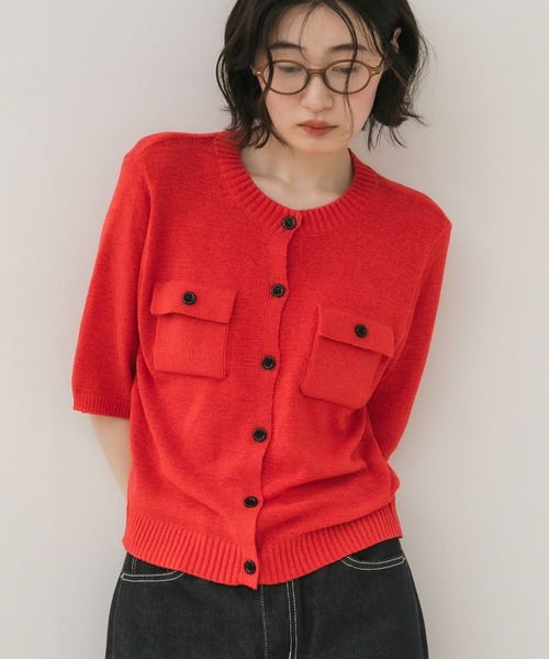 HEILIS（ヘイリス）の「テープヤーンニットカーデ / 半袖ニット 半袖カーディガン サマーニット 赤ニット クルーネック ニットカーデ 配色ボタン ポケットデザイン テープヤーン ショート丈 羽織り レディース 大人カジュアル シンプル 春服 夏服 秋服 韓国 デイリー お出かけ オフィスカジュアル（カーディガン/ボレロ・レディース・ブラウン/グレー/レッド/アイボリー・FREE）」の10枚目の写真