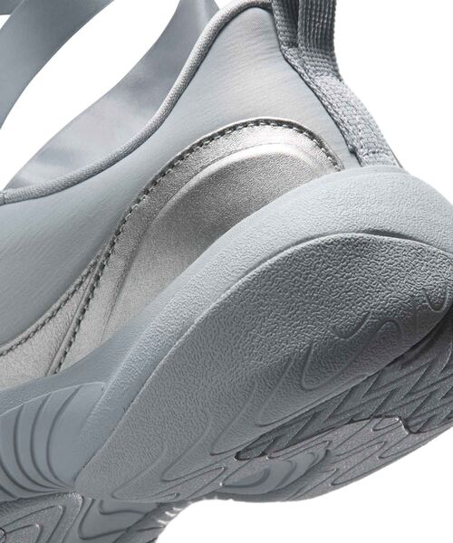 JORDAN BRAND（ジョーダンブランド）の「ジョーダン ポワント ウィメンズシューズ / Jordan Pointe Women's Shoes IB8597-002 Metallic Silver（スニーカー・レディース・シルバー・24/23.5/23/24.5/22.5/22/26/25.5/25）」の8枚目の写真