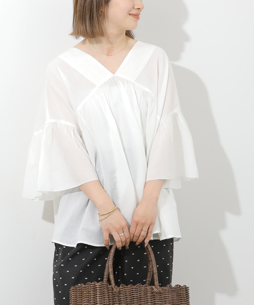 JOURNAL STANDARD relume(ジャーナルスタンダード レリューム)の「コットンギャザーフレアブラウス(シャツ/ブラウス・レディース・ブラック/ブルー/ホワイト・FREE)」の1枚目の写真