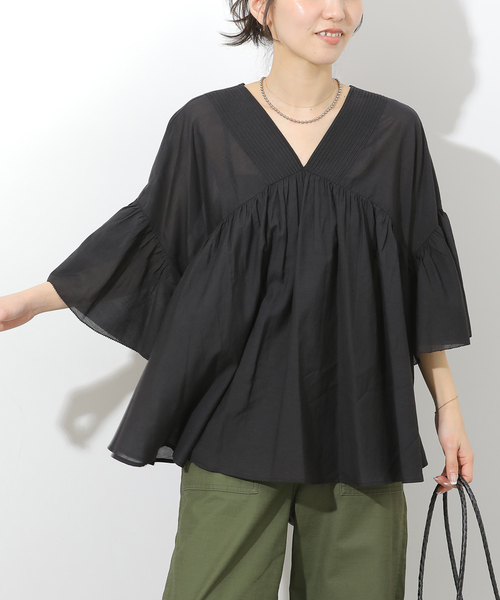 JOURNAL STANDARD relume(ジャーナルスタンダード レリューム)の「コットンギャザーフレアブラウス(シャツ/ブラウス・レディース・ブラック/ブルー/ホワイト・FREE)」の2枚目の写真